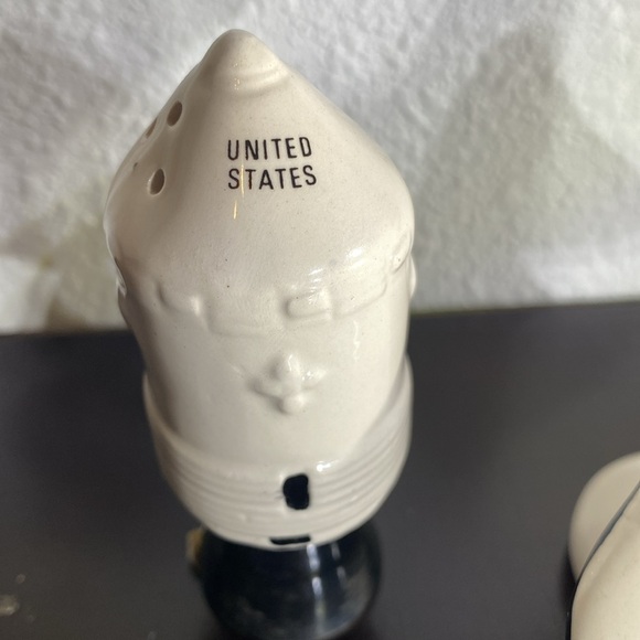 Vintage Space Shuttle USA Salt & Pepper Shakers Capsule Station Launch 1992 - Picture 4 of 15